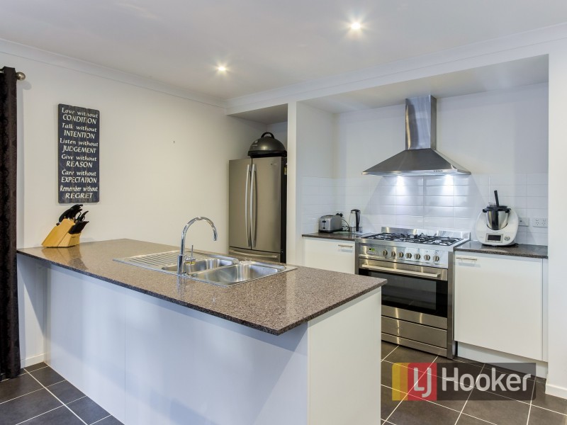 23 Westphalian Rise, Clyde North VIC 3978