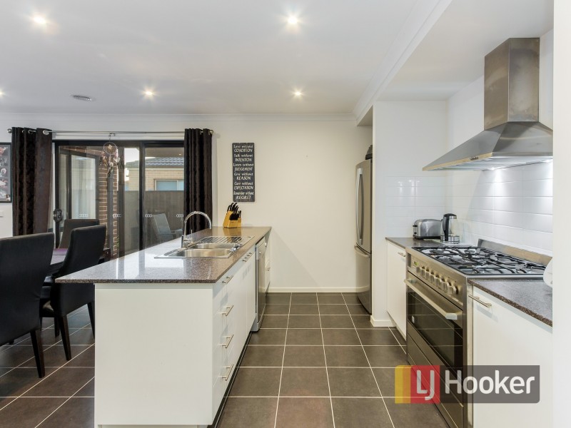 23 Westphalian Rise, Clyde North VIC 3978