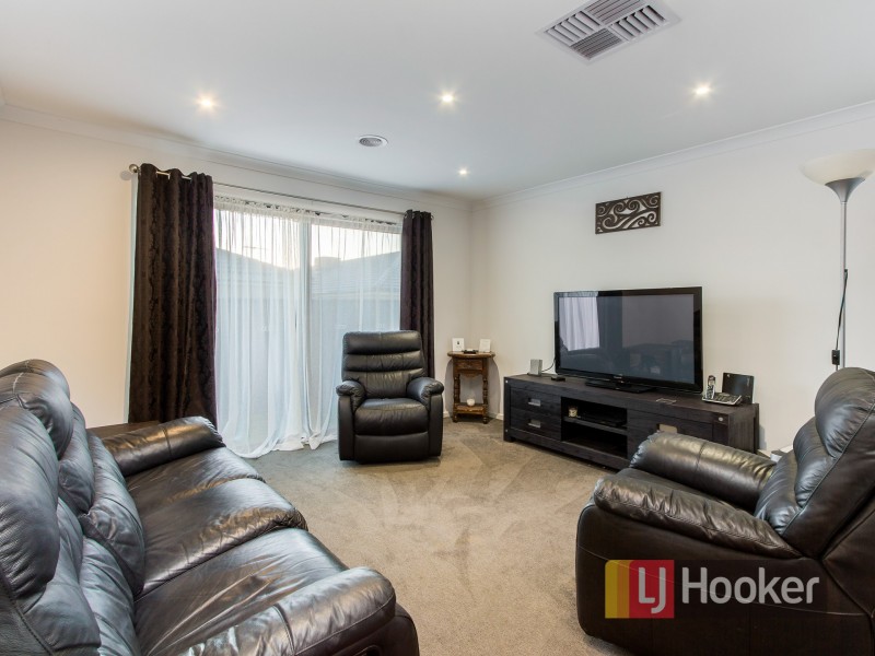 23 Westphalian Rise, Clyde North VIC 3978