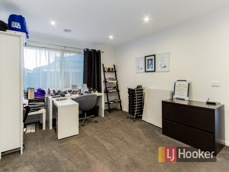 23 Westphalian Rise, Clyde North VIC 3978