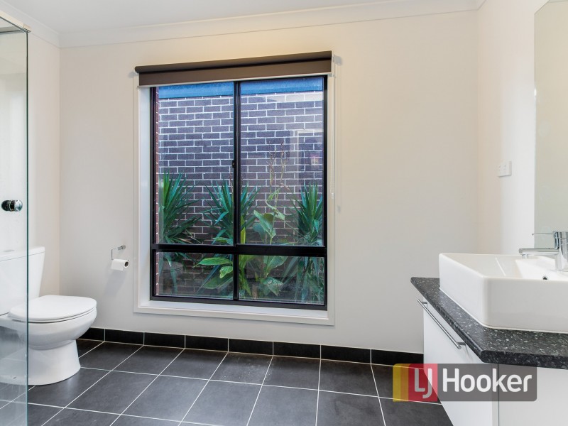 23 Westphalian Rise, Clyde North VIC 3978