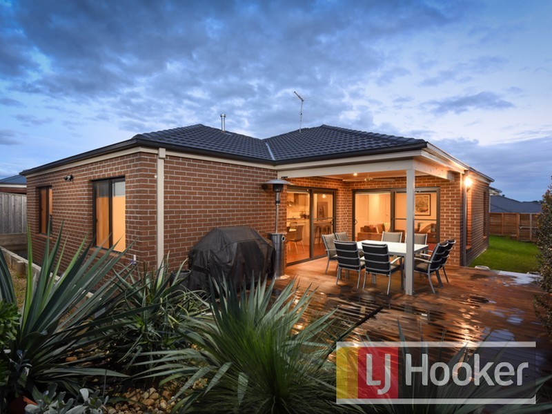 15 Hedgevale Drive, Officer VIC 3809