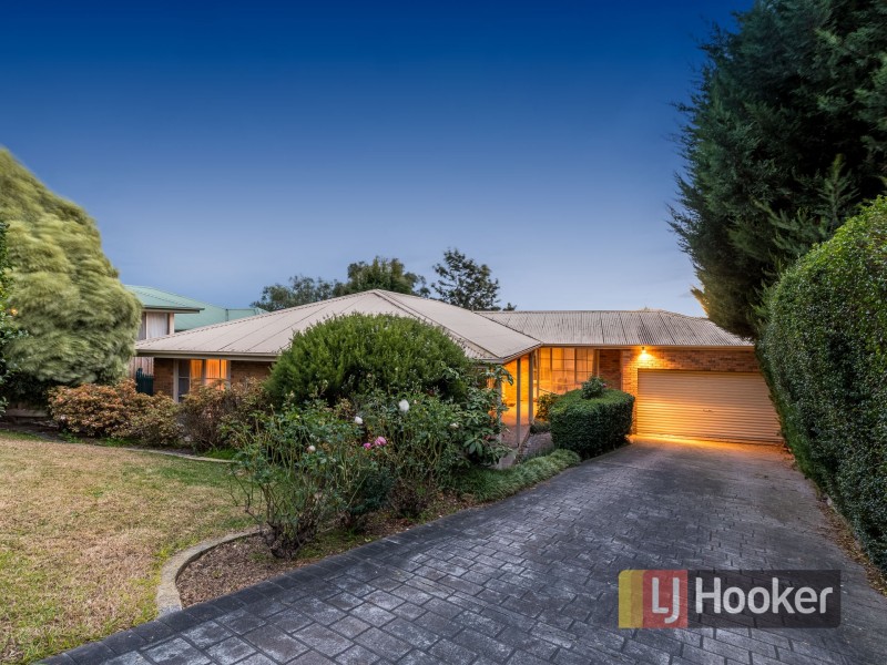 14 Mahon Avenue, Beaconsfield VIC 3807