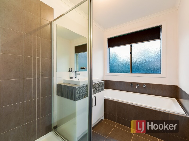 3/55-57 Strathavan Drive, Berwick VIC 3806