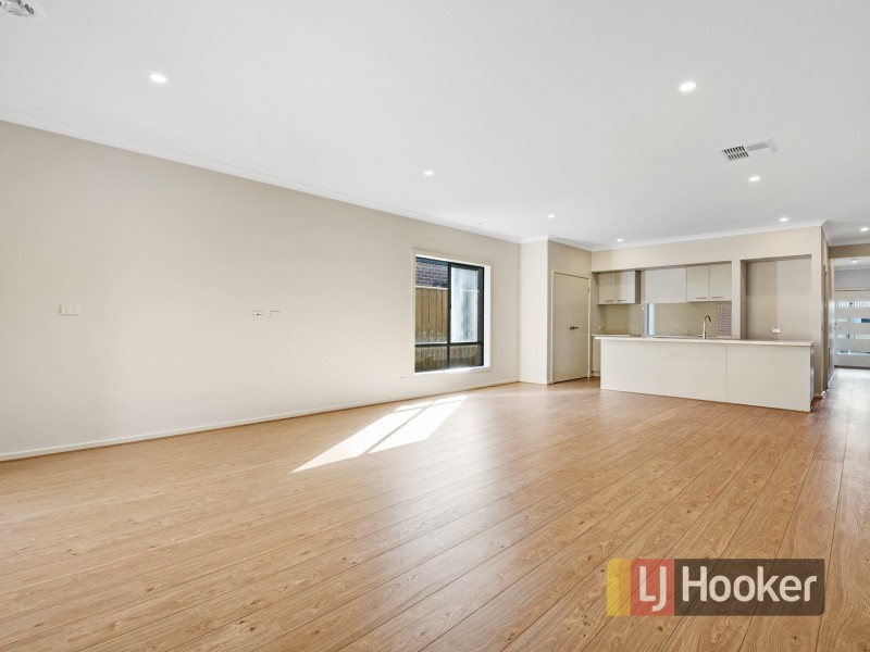 48 Cottongrass Avenue, Clyde North VIC 3978