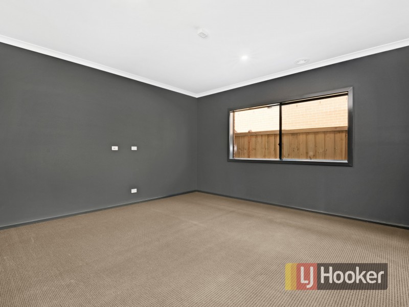 48 Cottongrass Avenue, Clyde North VIC 3978