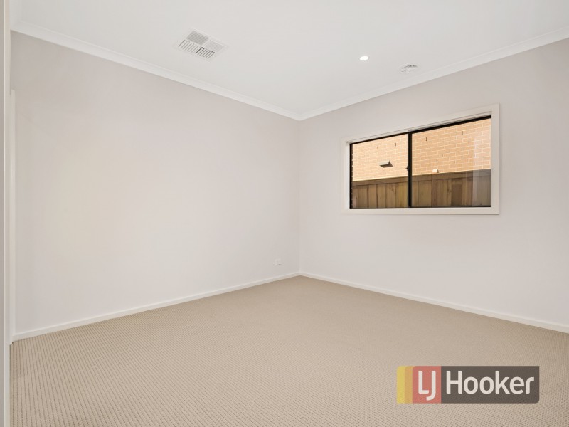 48 Cottongrass Avenue, Clyde North VIC 3978