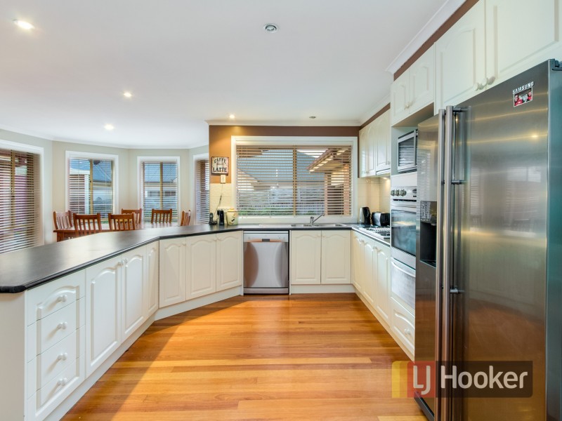 21 Grove Gardens, Berwick VIC 3806