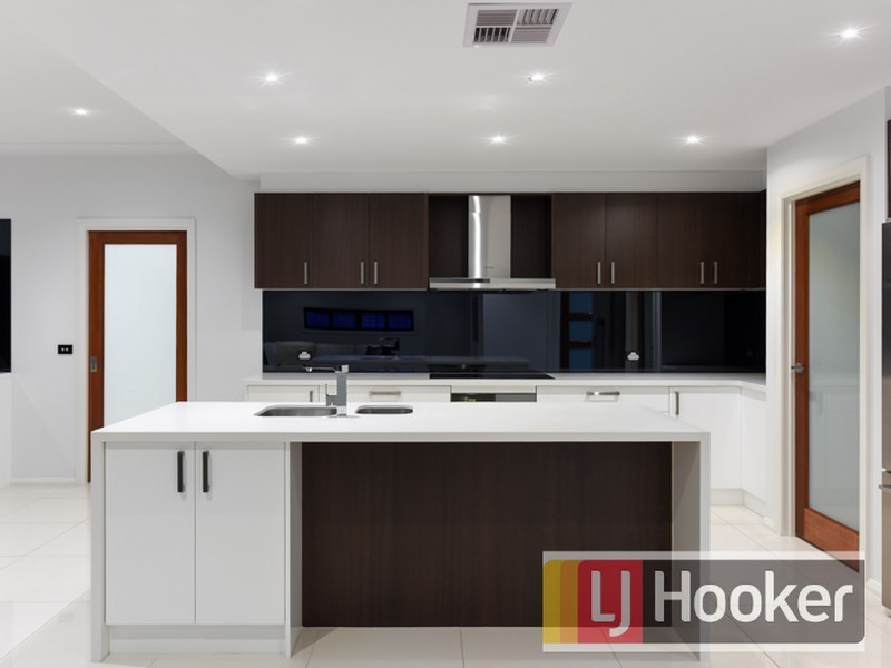 14 Black Caeser Drive, Cranbourne East VIC 3977