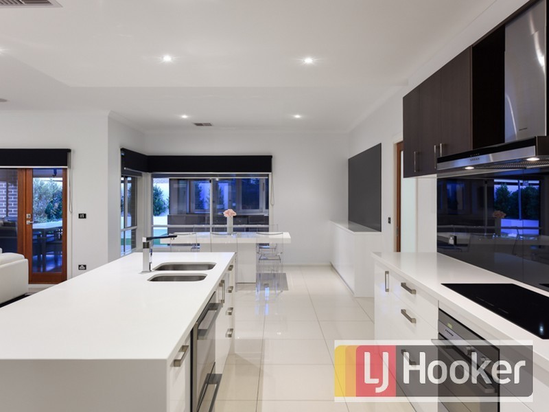 14 Black Caeser Drive, Cranbourne East VIC 3977