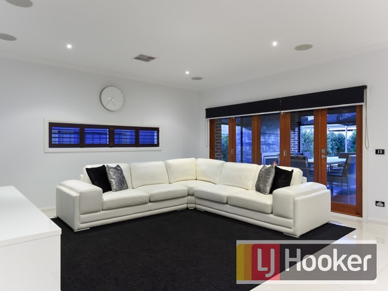 14 Black Caeser Drive, Cranbourne East VIC 3977