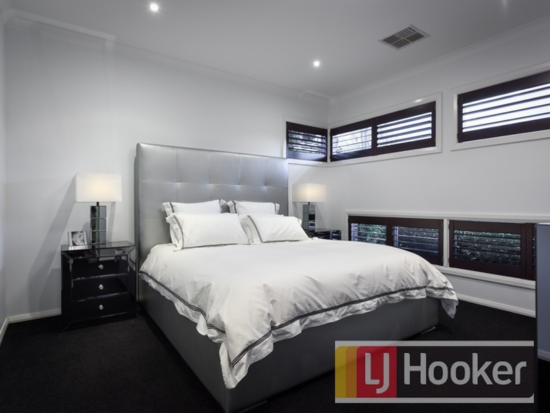 14 Black Caeser Drive, Cranbourne East VIC 3977