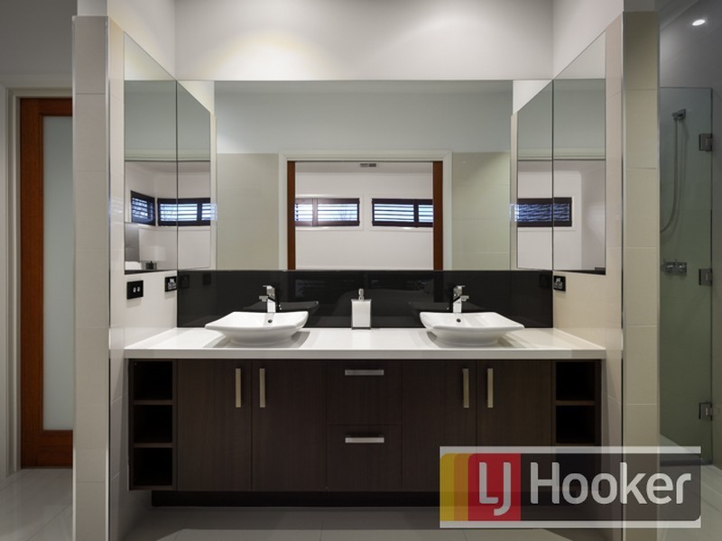 14 Black Caeser Drive, Cranbourne East VIC 3977