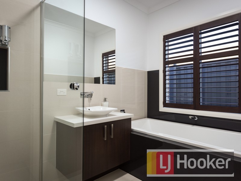 14 Black Caeser Drive, Cranbourne East VIC 3977