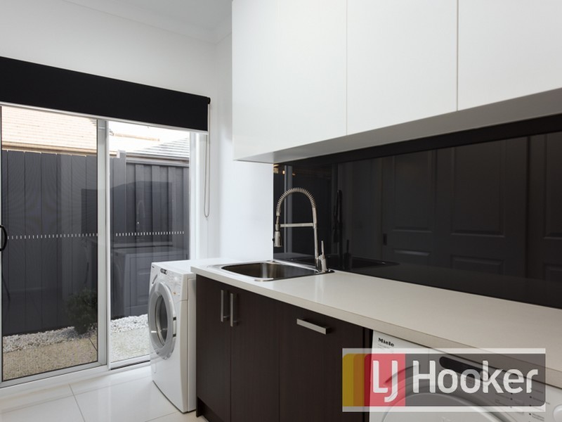 14 Black Caeser Drive, Cranbourne East VIC 3977