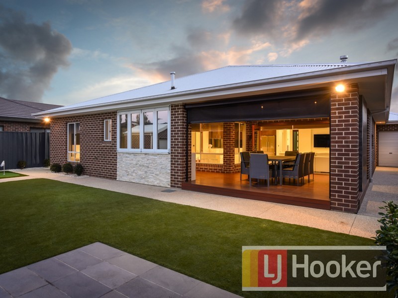 14 Black Caeser Drive, Cranbourne East VIC 3977