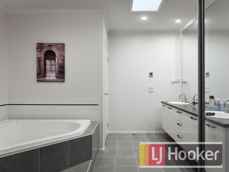 18 Meg Way, Berwick VIC 3806