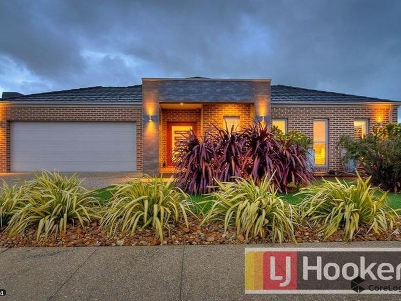 7 Loxton Way, Pakenham VIC 3810