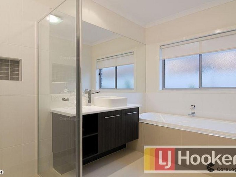 7 Loxton Way, Pakenham VIC 3810