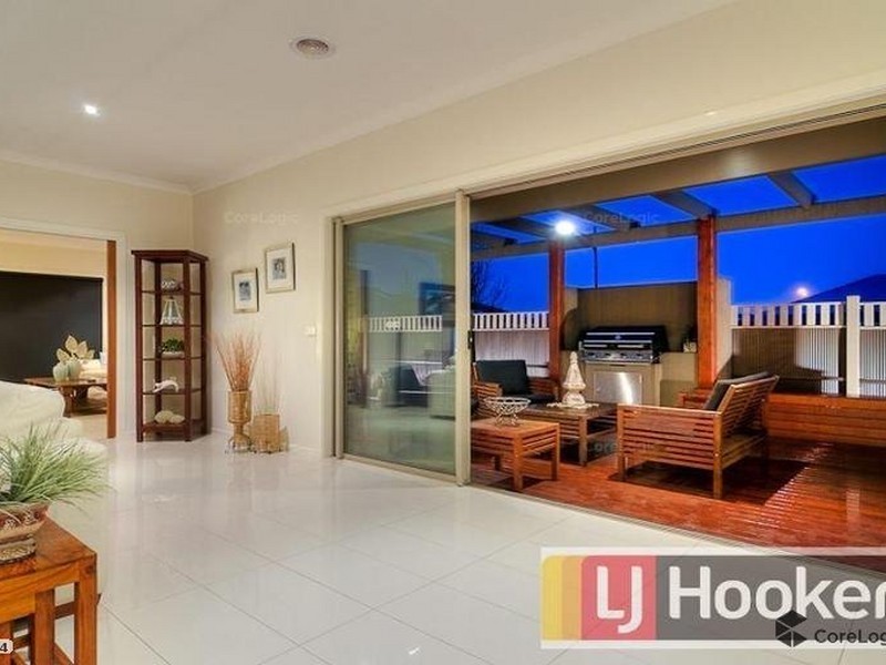 7 Loxton Way, Pakenham VIC 3810