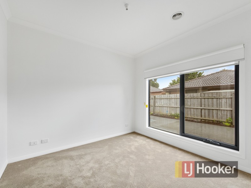 Unit 5/2 Wadsley Avenue, Pakenham VIC 3810