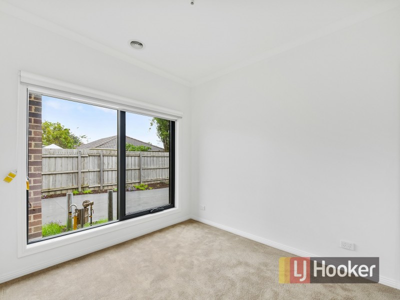 Unit 5/2 Wadsley Avenue, Pakenham VIC 3810