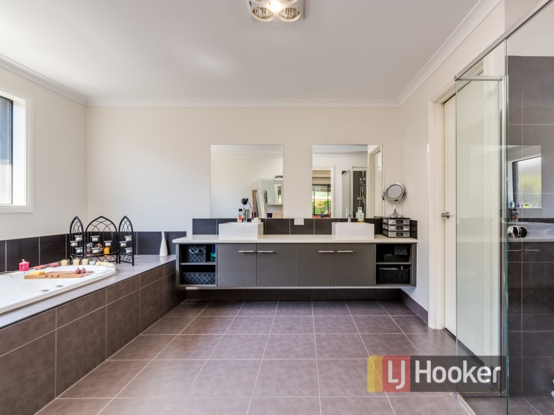 15 Marija Crescent, Berwick VIC 3806