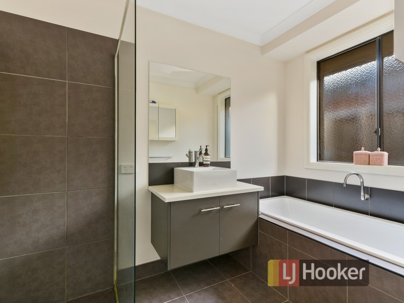 15 Marija Crescent, Berwick VIC 3806