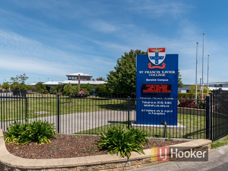 15 Marija Crescent, Berwick VIC 3806