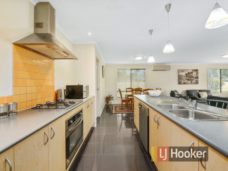 37 Cranston Close, Narre Warren North VIC 3804