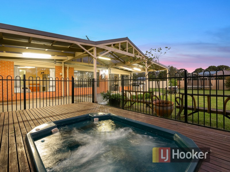 37 Cranston Close, Narre Warren North VIC 3804