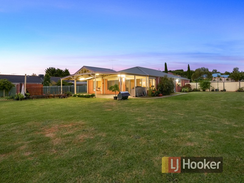 37 Cranston Close, Narre Warren North VIC 3804