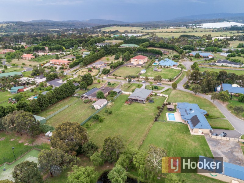 37 Cranston Close, Narre Warren North VIC 3804