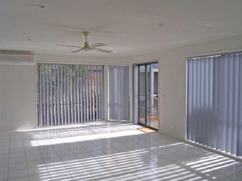 27 Kippenross Drive, Narre Warren South VIC 3805