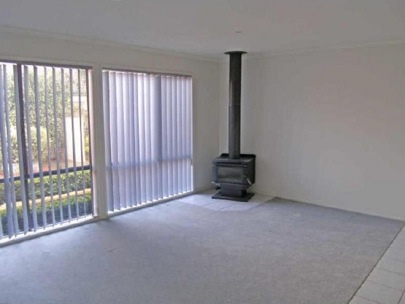 27 Kippenross Drive, Narre Warren South VIC 3805