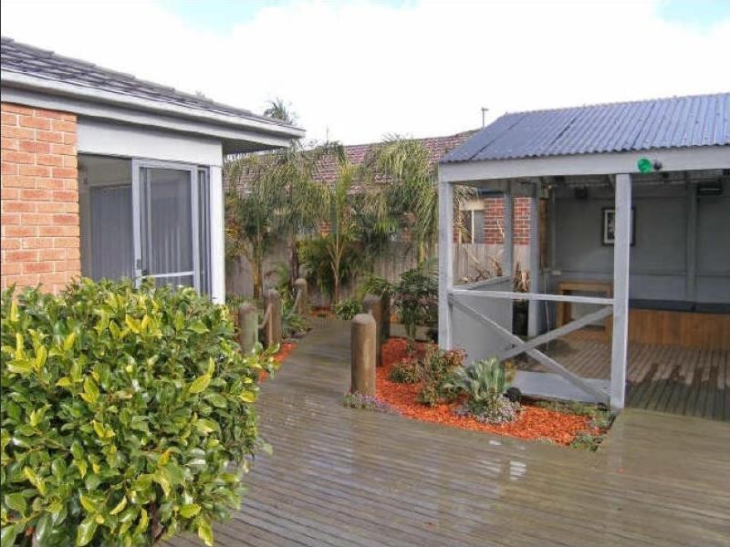 27 Kippenross Drive, Narre Warren South VIC 3805
