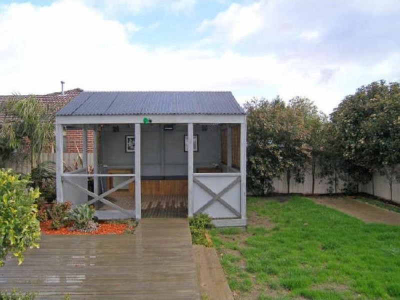 27 Kippenross Drive, Narre Warren South VIC 3805
