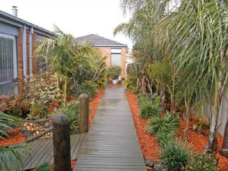 27 Kippenross Drive, Narre Warren South VIC 3805