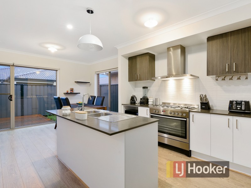 30 Haflinger Avenue, Clyde North VIC 3978