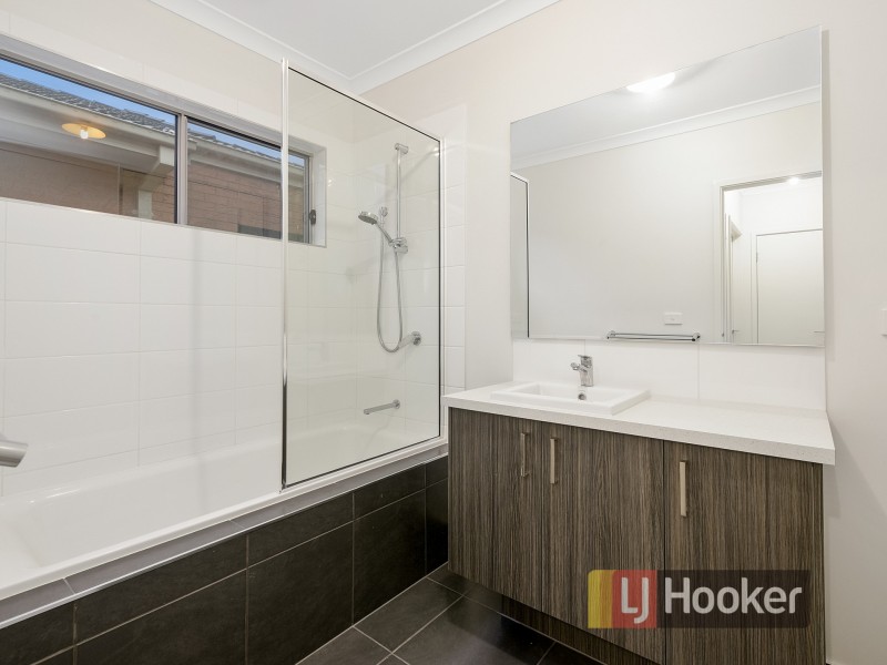 30 Haflinger Avenue, Clyde North VIC 3978