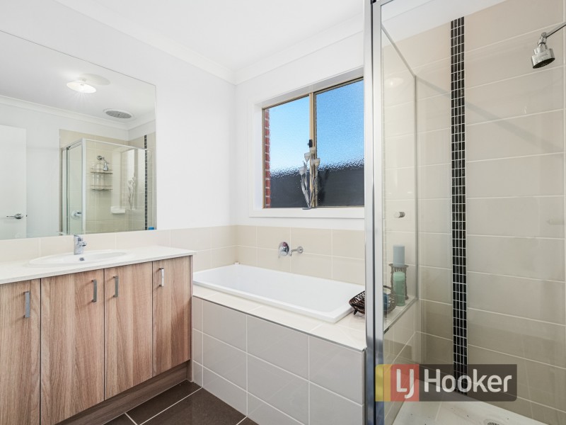7 Macleod Circuit, Pakenham VIC 3810