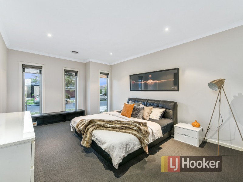 5 Palomino Avenue, Clyde North VIC 3978