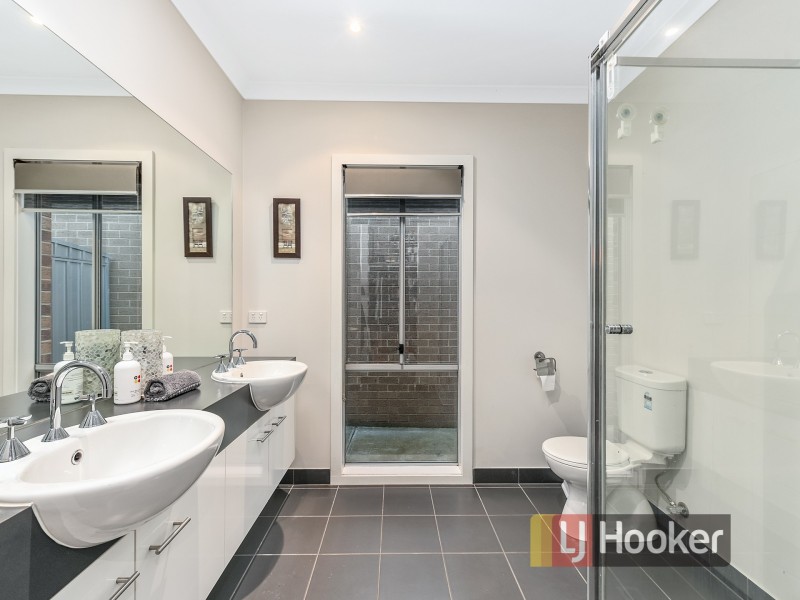 5 Palomino Avenue, Clyde North VIC 3978