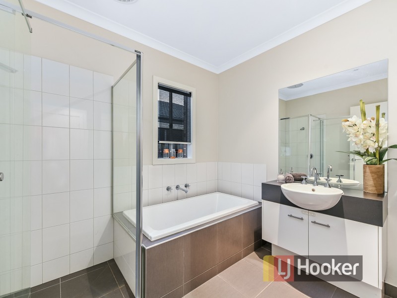 5 Palomino Avenue, Clyde North VIC 3978