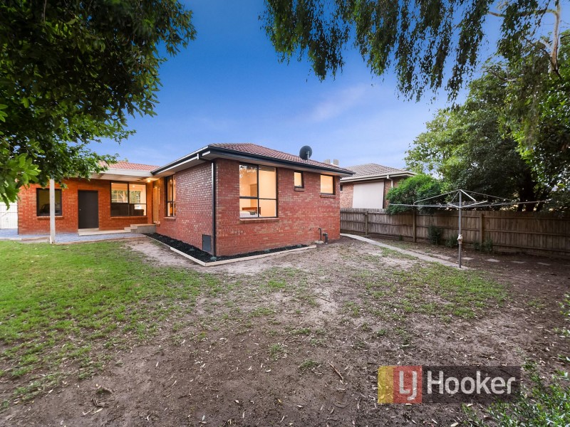 64 Lodge Crescent, Berwick VIC 3806