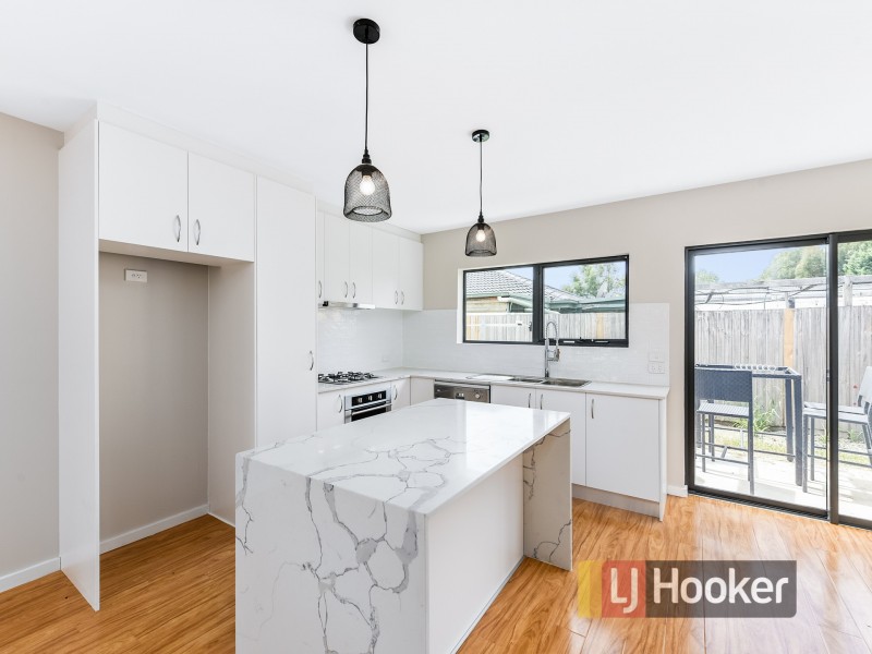 Unit 2/17 Cameron Way, Pakenham VIC 3810
