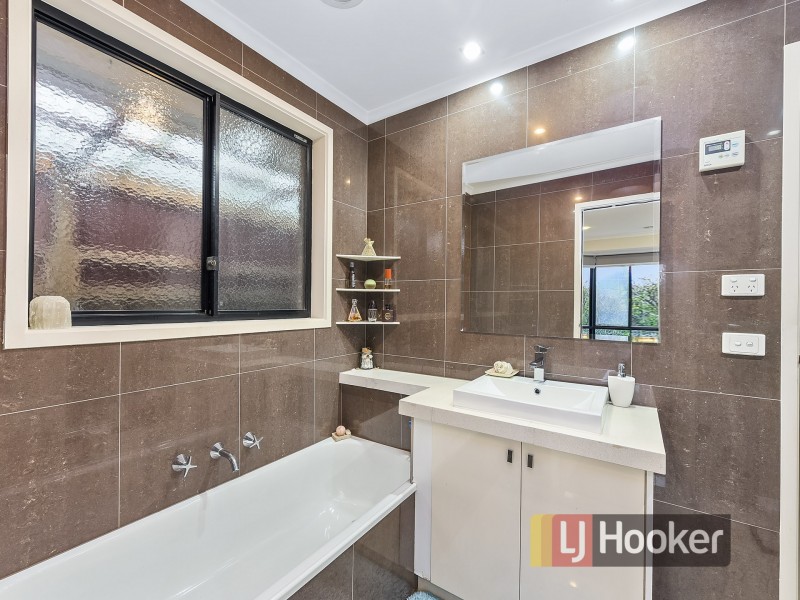 21 Forsyth Court, Cranbourne North VIC 3977