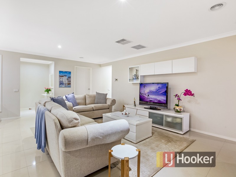 2/1 Derwent Court, Berwick VIC 3806