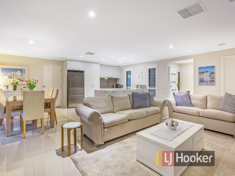 2/1 Derwent Court, Berwick VIC 3806