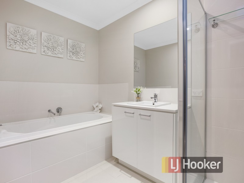 2/1 Derwent Court, Berwick VIC 3806